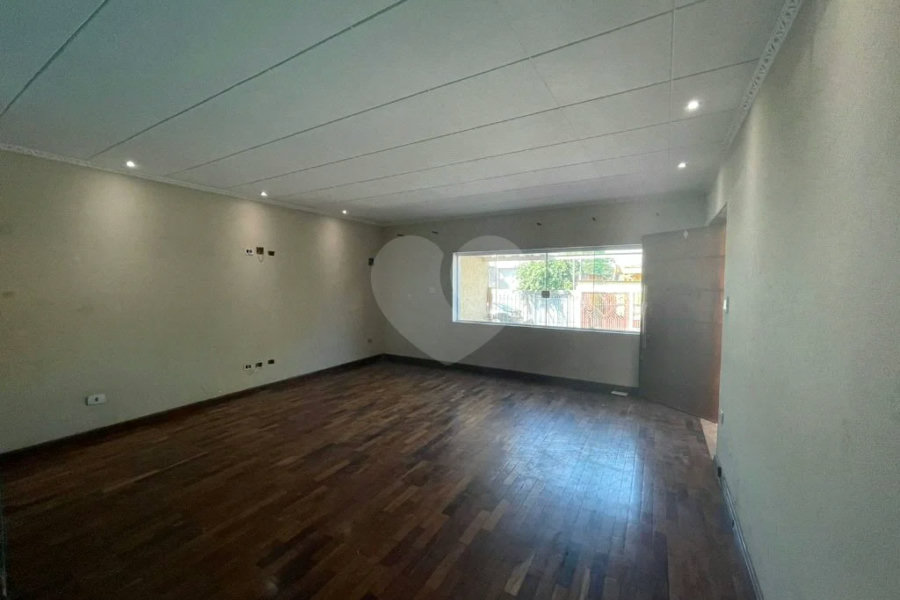 Sobrado à venda com 3 quartos, sendo 1 suíte, em Jardim Rosa de Franca, Guarulhos, SP