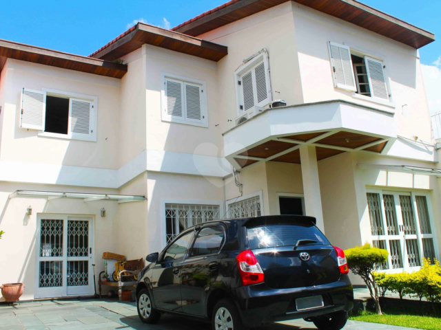 Sobrado à venda com 4 quartos, sendo 2 suítes,  em Brooklin, São Paulo, SP