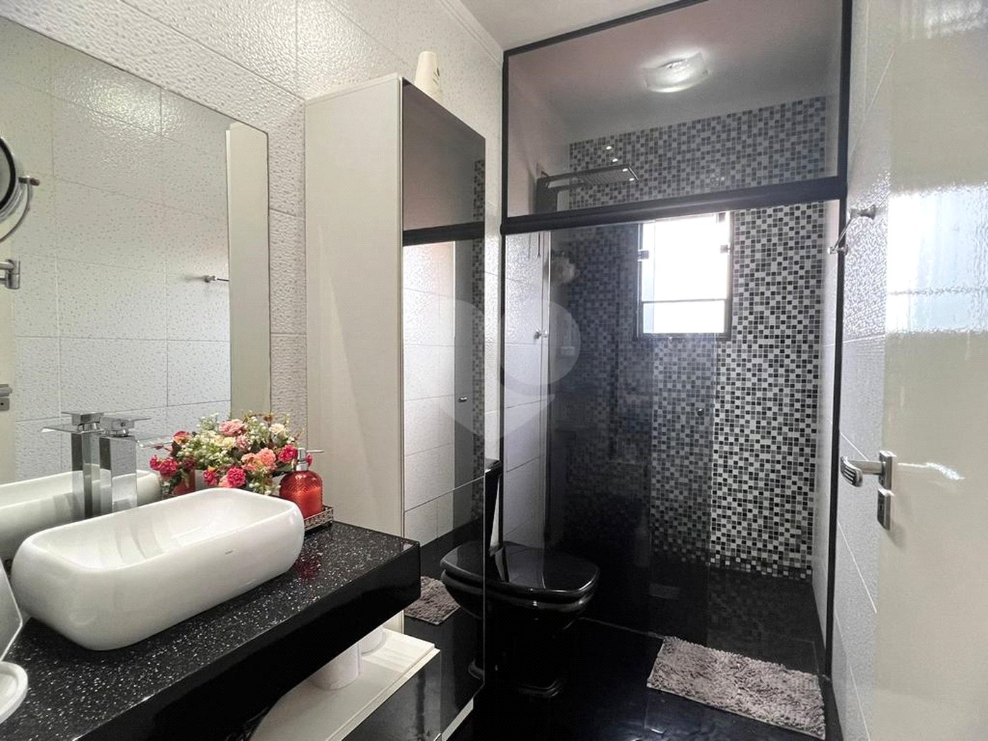 Sobrado à venda com 3 quartos, sendo 1 suíte,  em Jardim Modelo, Suzano, SP