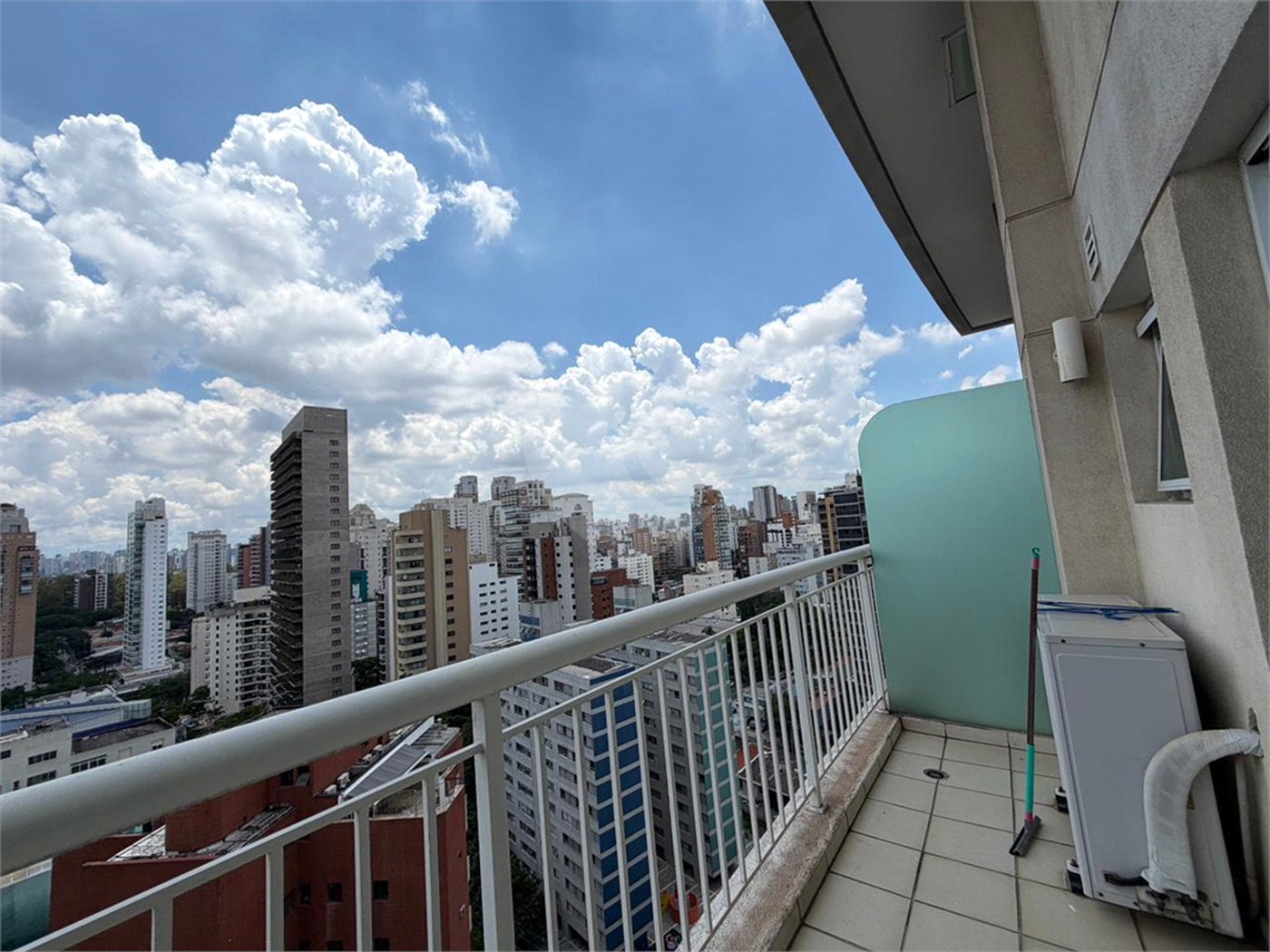 Duplex à venda ou para alugar com 1 suíte em Vila Nova Conceição, São Paulo, SP