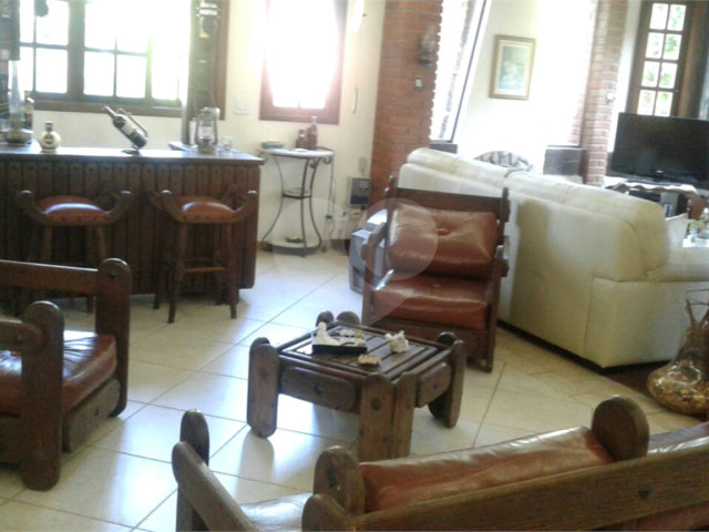 Casa à venda ou para alugar com 4 quartos, sendo 1 suíte,  em Serra da Cantareira, Mairiporã, SP