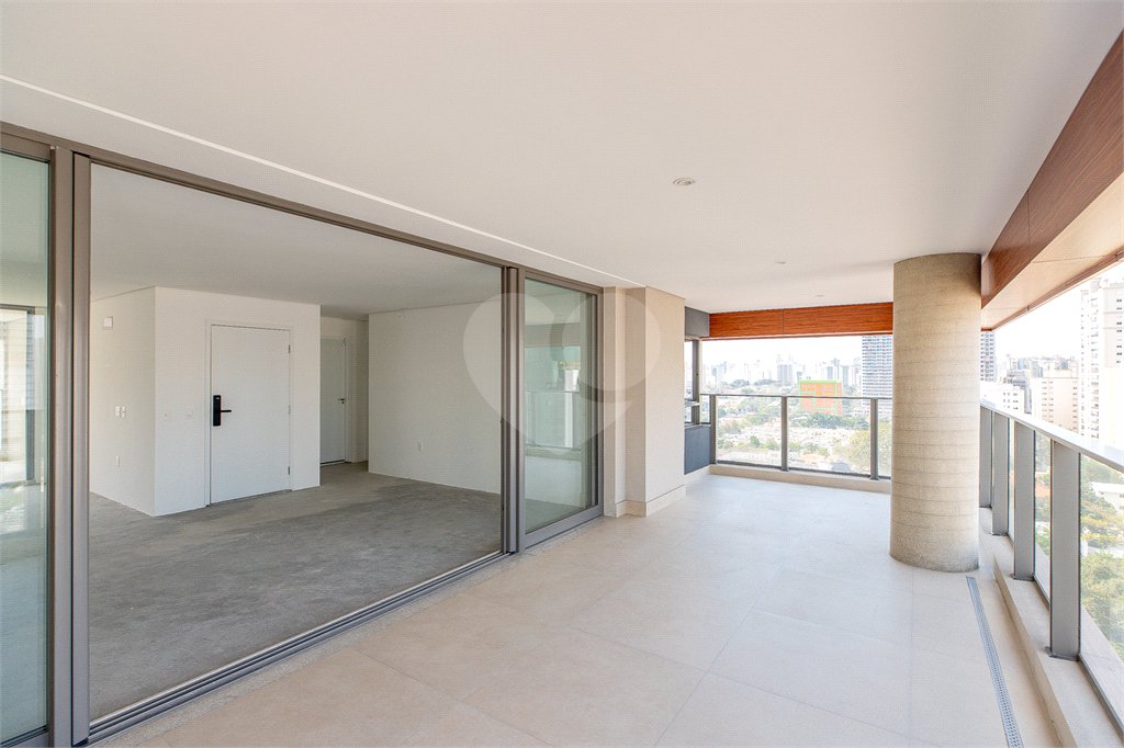 Apartamento à venda com 4 suítes em Campo Belo, São Paulo, SP