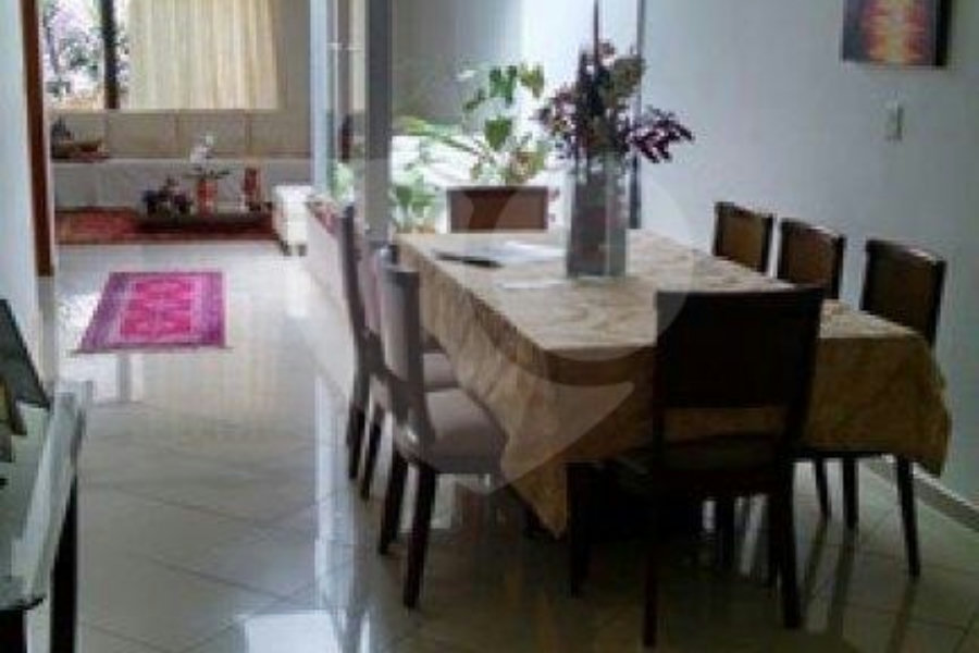 Casa Térrea à venda com 5 quartos, sendo 2 suítes, em Jardim Vila Galvão, Guarulhos, SP