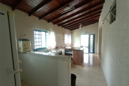 Chácara à venda com 6 quartos, sendo 1 suíte,  em Cercadinho, Alambari, SP