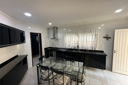 Casa à venda com 4 quartos, sendo 2 suítes,  no condomínio Arujá 5, Arujá - SP