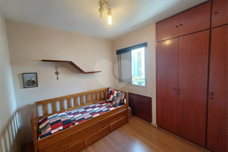 Apartamento à venda com 3 quartos, sendo 1 suíte, em Jardim das Acácias, São Paulo, SP