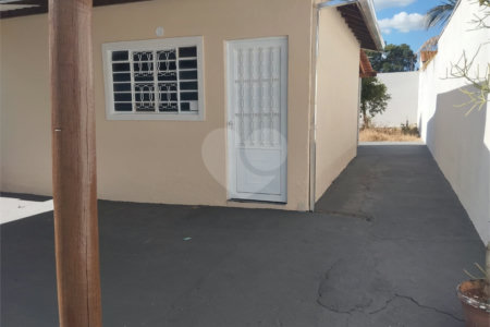 Casa à venda com 2 quartos em Jardim Roberto Selmi Dei, Araraquara, SP