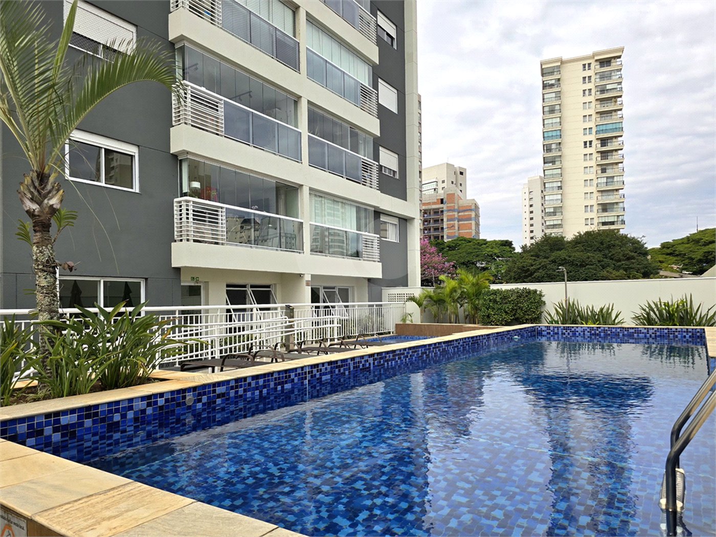 Apartamento à venda ou para alugar com 2 quartos, sendo 1 suíte, em Campo Belo, São Paulo, SP