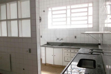 Casa à venda com 3 quartos, sendo 1 suíte, no condomínio Praça Pero Vaz de Caminha,260, São Paulo - SP
