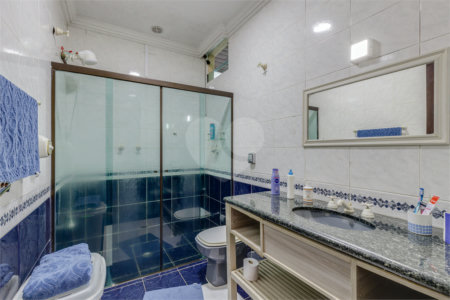 Sobrado à venda com 4 quartos, sendo 1 suíte, em Alto da Boa Vista, São Paulo, SP