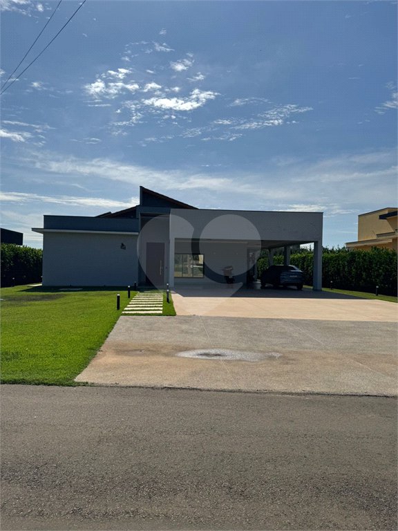 Casa à venda com 4 quartos, sendo 2 suítes, no condomínio Primavera, Salto - SP