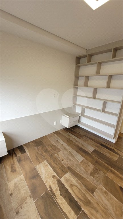 Apartamento de 2 quartos mobiliado à venda no Paraíso