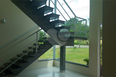 Casa à venda com 5 suítes no condomínio Village da Serra, Araçoiaba da Serra - SP