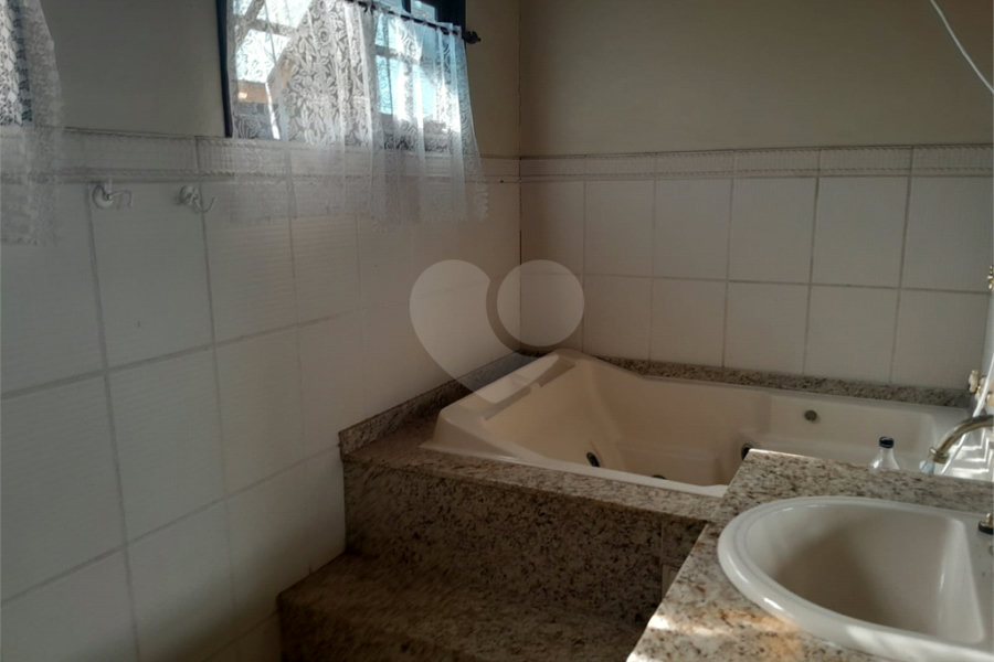 Casa à venda com 3 quartos, sendo 1 suíte, no condomínio Sausalito, Mairiporã - SP