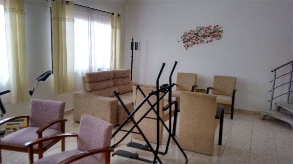 Sobrado à venda com 3 quartos, sendo 1 suíte, em Jardim Suzano, Suzano, SP