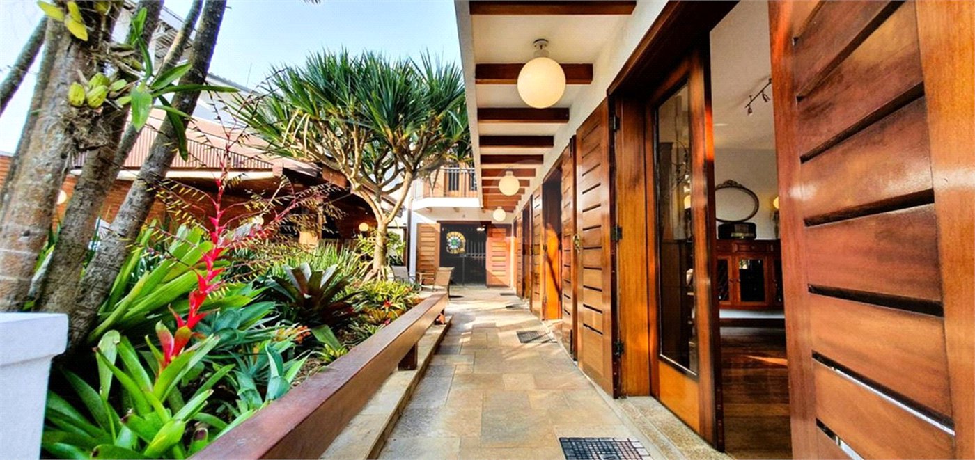 Casa à venda com 5 suítes em Jardim Leonor, São Paulo, SP