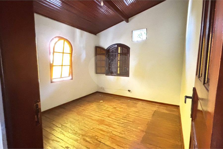 Sobrado à venda ou para alugar com 15 quartos em Tremembé, São Paulo, SP