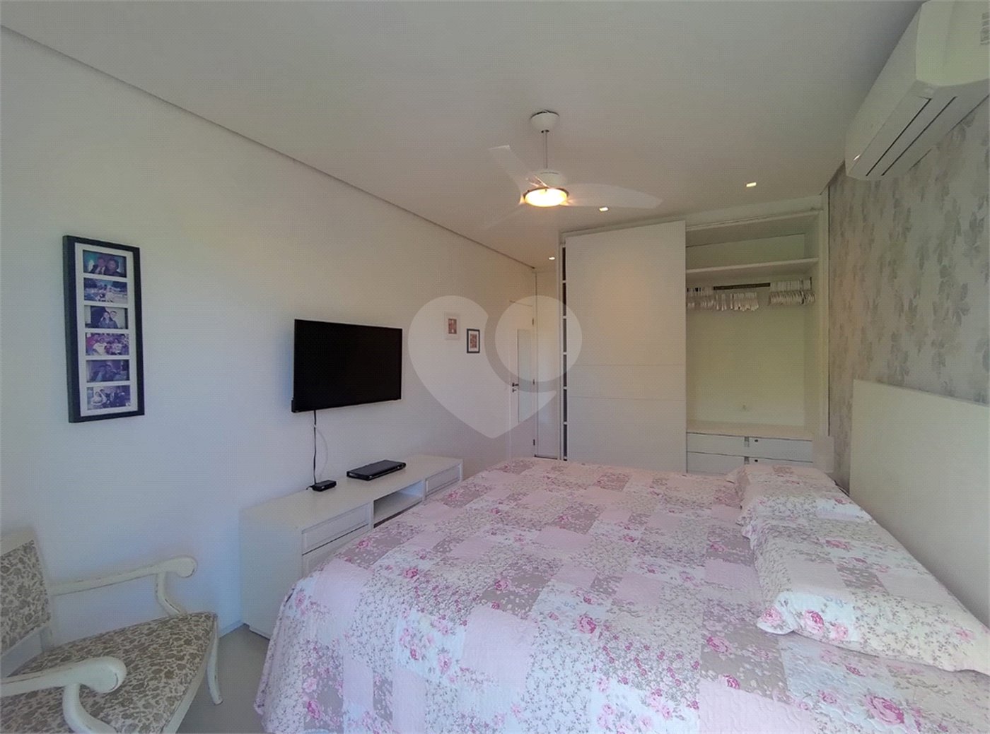 Casa à venda ou para alugar com 4 suítes no condomínio Sambaqui, São Sebastião - SP