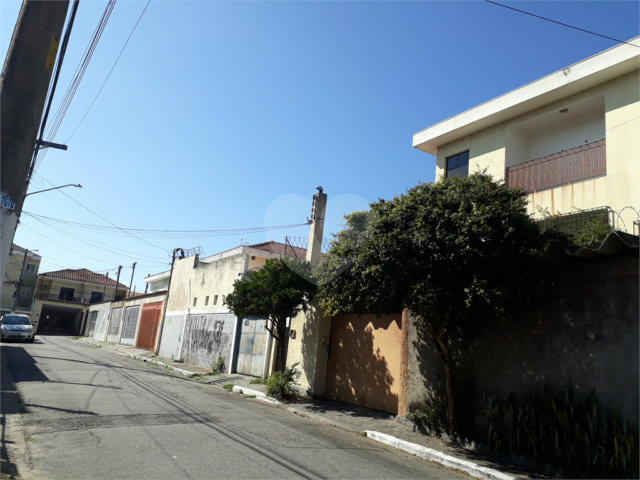Sobrado à venda com 4 quartos, sendo 1 suíte,  em Vila Constança, São Paulo, SP