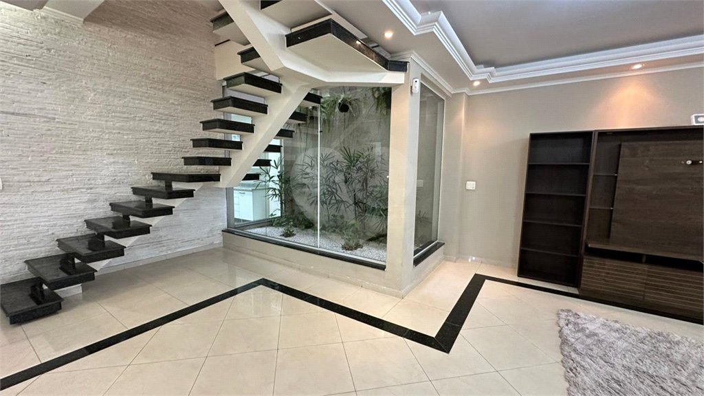 Casa à venda com 4 quartos, sendo 3 suítes, em Vila Galvão, Guarulhos, SP