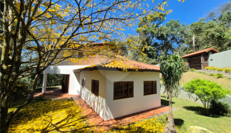 Casa à venda com 4 quartos, sendo 2 suítes,  no condomínio Alpes da Cantareira, Mairiporã - SP