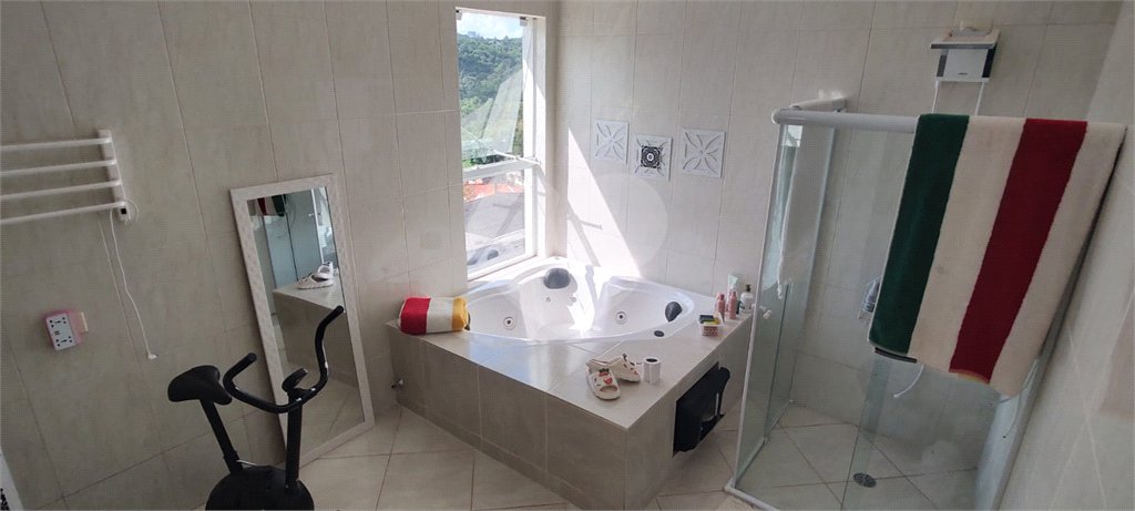 Casa à venda com 5 quartos, sendo 3 suítes,  em Capoavinha, Mairiporã, SP