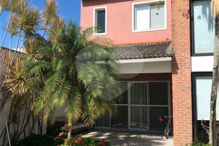 Casa à venda com 9 quartos, sendo 8 suítes, no condomínio Village Elisabete, Rio de Janeiro - RJ