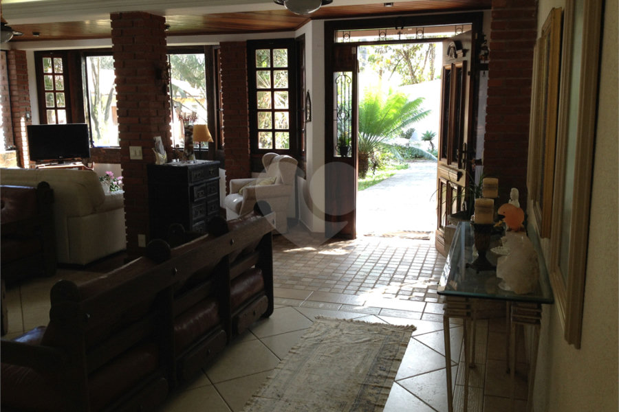 Casa à venda ou para alugar com 4 quartos, sendo 1 suíte, em Serra da Cantareira, Mairiporã, SP
