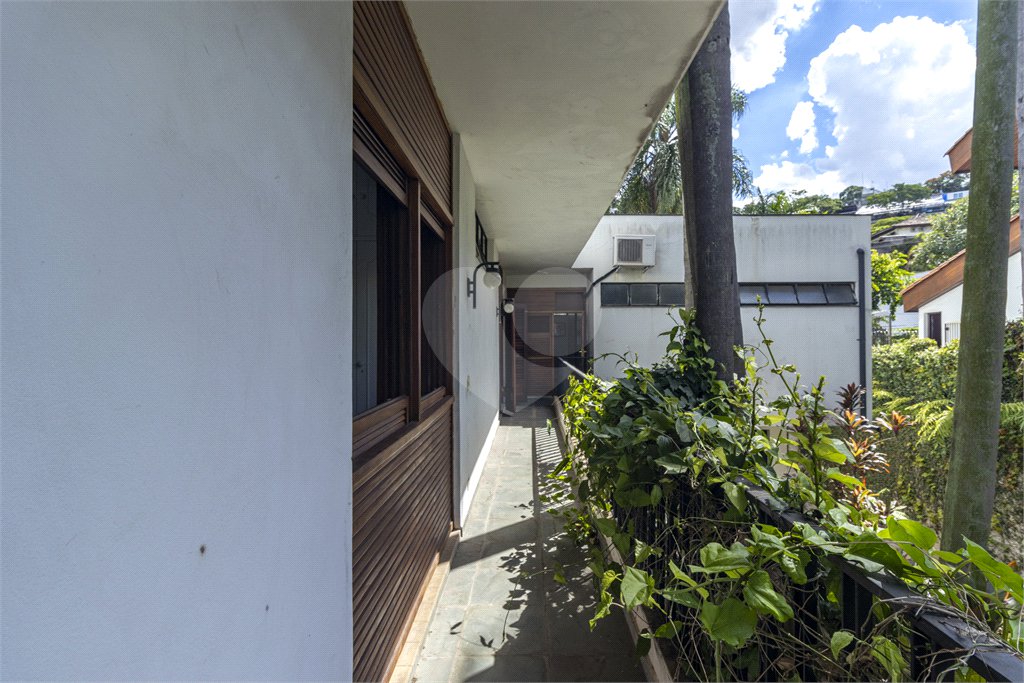 Sobrado à venda com 4 quartos, sendo 2 suítes,  em Vila Morumbi, São Paulo, SP