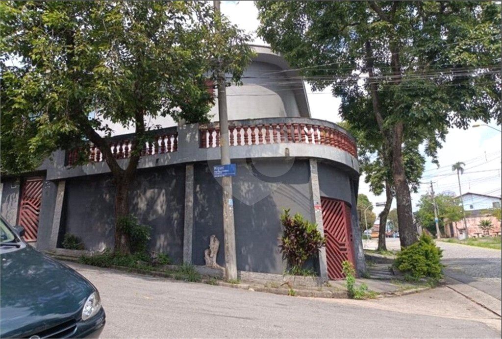 Sobrado à venda com 3 quartos em Vila Guarani, Santo André, SP