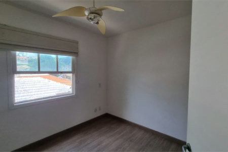 Casa à venda com 3 quartos, sendo 1 suíte, no condomínio Residencial Villagio, São Paulo - SP