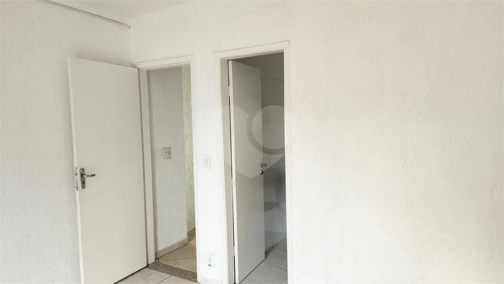 Sobrado em Santo Amaro com 3 dormitórios, uma suíte e 5 vagas
