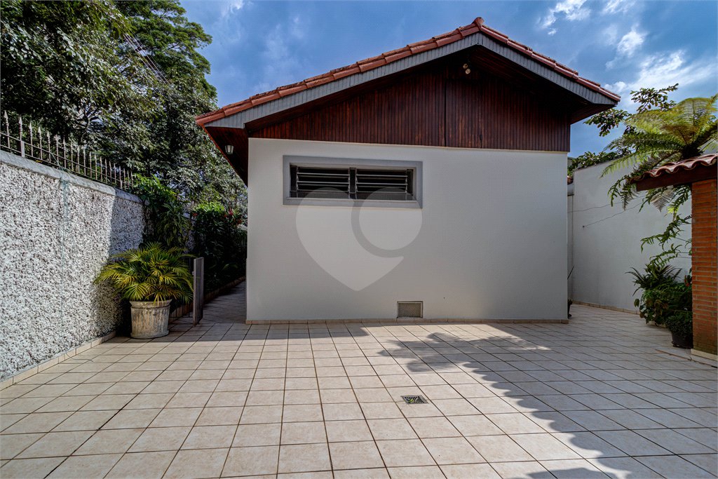 Casa à venda com 3 quartos, sendo 1 suíte, em Alto da Boa Vista, São Paulo, SP