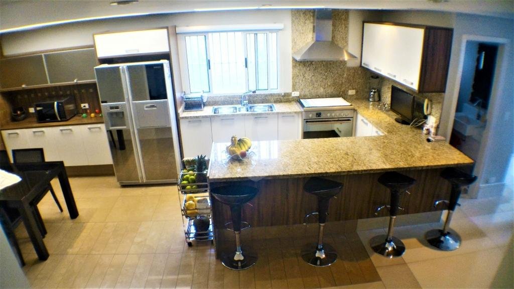 Casa à venda com 5 suítes no condomínio Travessa Tenente Ariston de Oliveira,4, São Paulo - SP