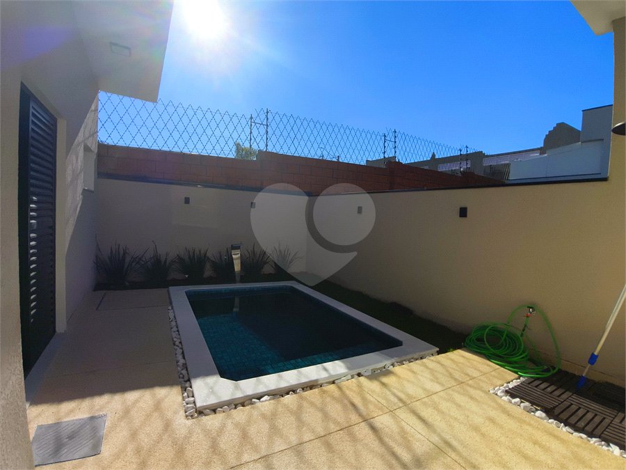 Casa à venda com 2 quartos, sendo 1 suíte, no condomínio Terras de São Francisco, Sorocaba - SP