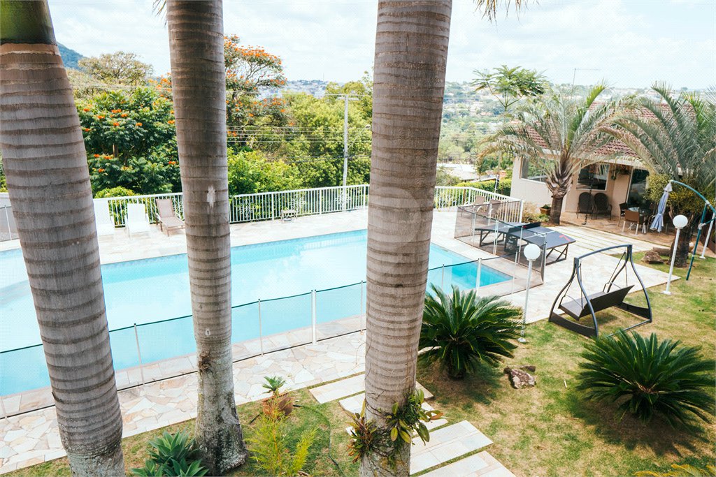 Casa à venda com 5 quartos, sendo 4 suítes, no condomínio Flamboyant, Atibaia - SP