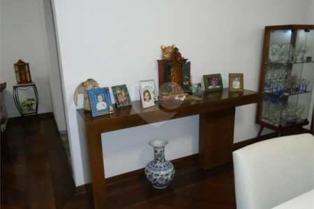 Casa Térrea à venda com 3 quartos, sendo 1 suíte,  em Alto da Boa Vista, São Paulo, SP