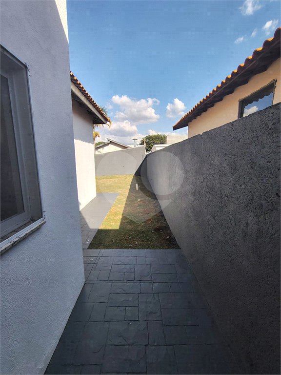 Casa à venda com 3 quartos, sendo 2 suítes, no condomínio Sollaris, Araraquara - SP