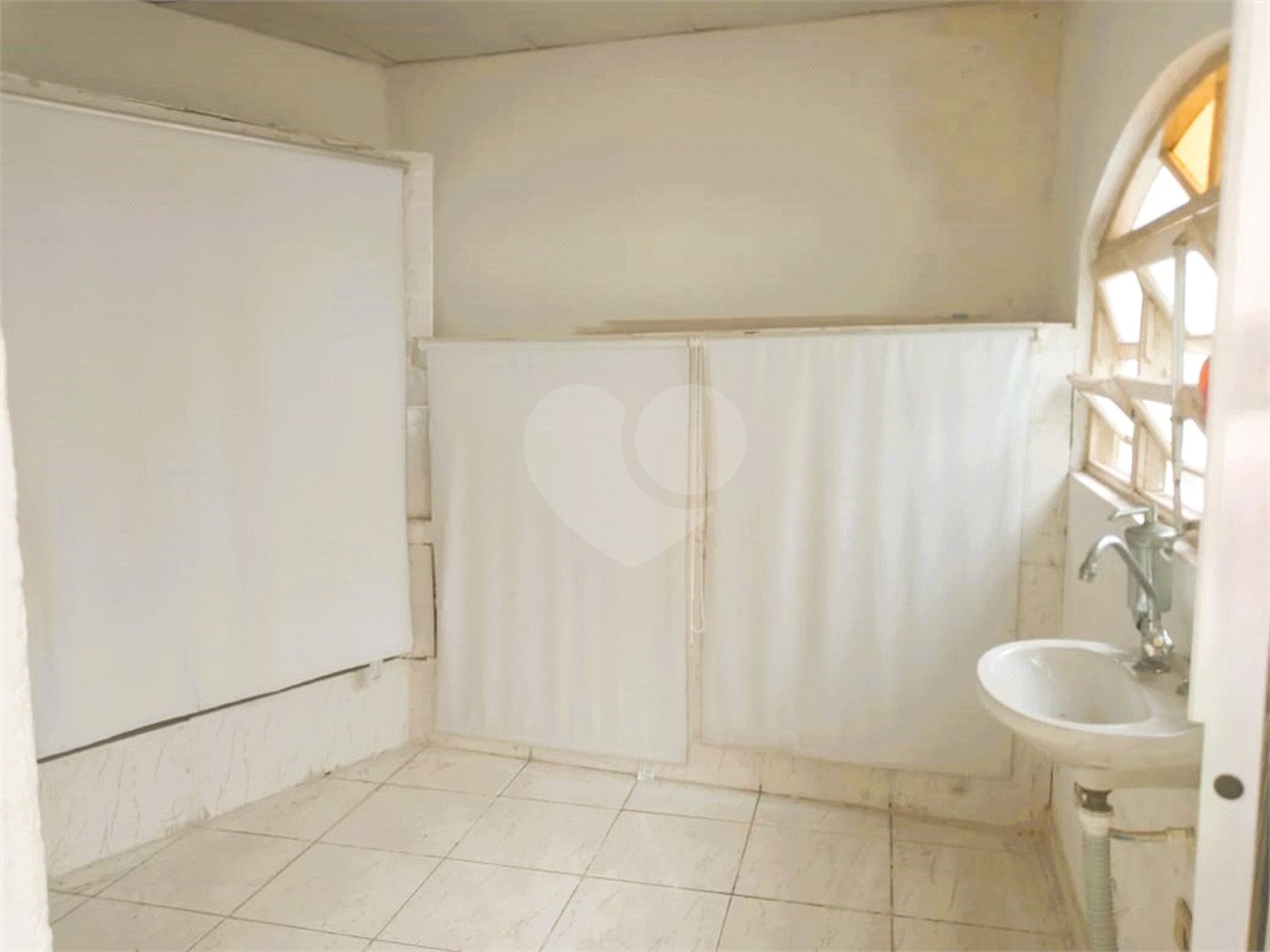 Casa à venda ou para alugar com 7 quartos, sendo 2 suítes, em Jardim Peri Peri, São Paulo, SP