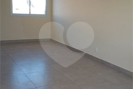 Casa para alugar com 3 quartos, sendo 1 suíte, no condomínio Vila Quinta dos Manacás, Vinhedo - SP