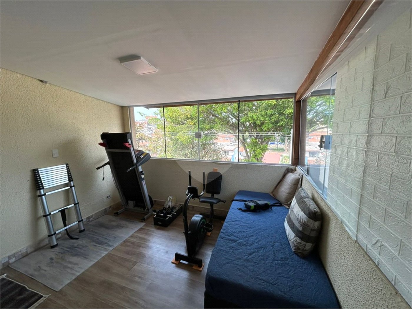 Sobrado à venda com 6 quartos, sendo 1 suíte,  em Vila do Encontro, São Paulo, SP
