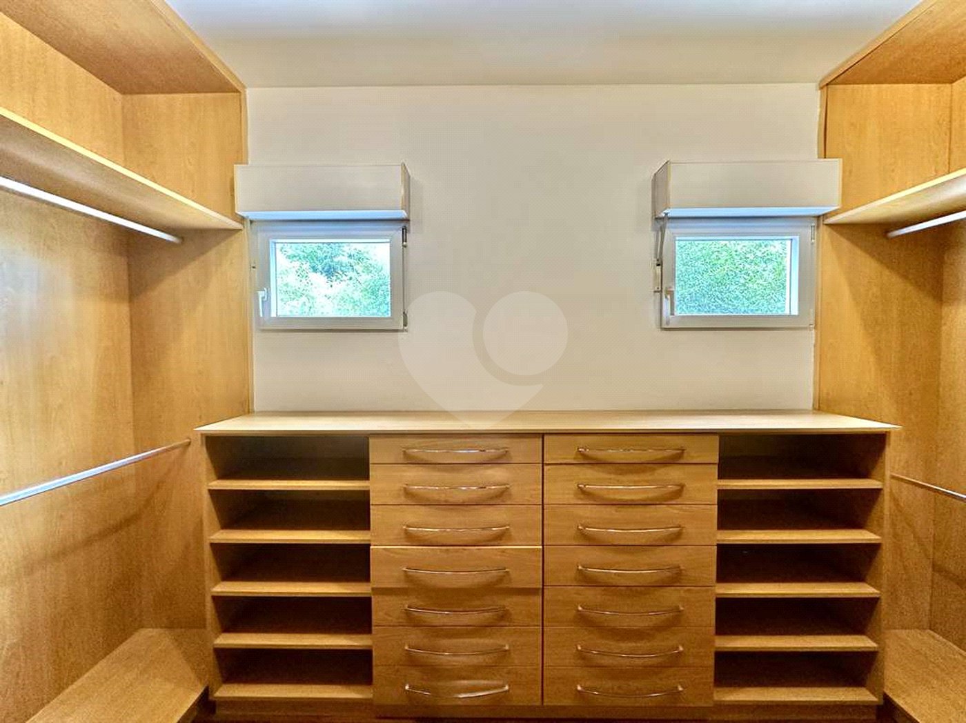 Casa à venda com 4 suítes no condomínio Recanto Impla, Carapicuíba - SP