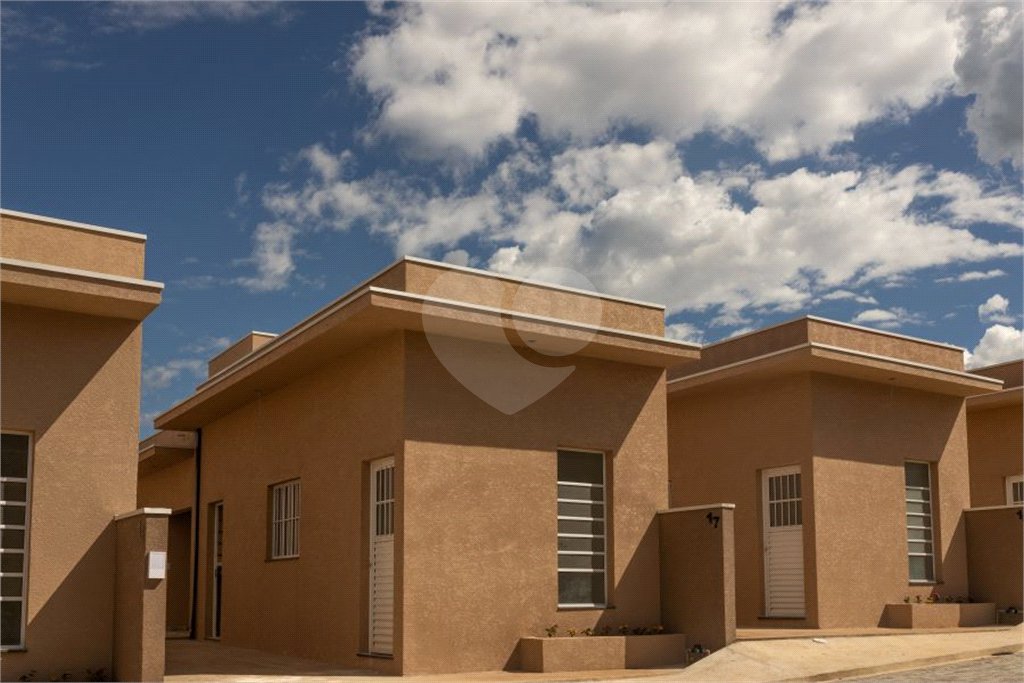Casa à venda com 2 quartos no condomínio Uirapuru, Bom Jesus dos Perdões - SP