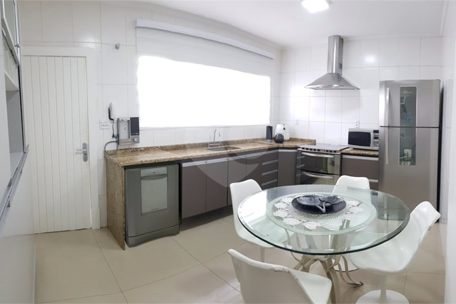 Casa Térrea à venda com 3 quartos, sendo 2 suítes,  em Vila Galvão, Guarulhos, SP