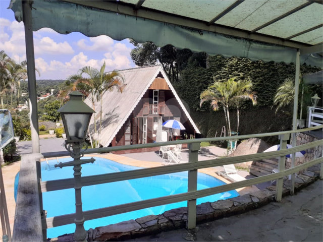 Casa à venda com 3 quartos, sendo 1 suíte,  no condomínio Iara Branca, Mairiporã - SP