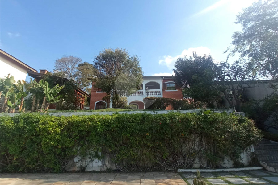 Casa à venda com 4 quartos, sendo 1 suíte, no condomínio Alpes da Cantareira, Mairiporã - SP