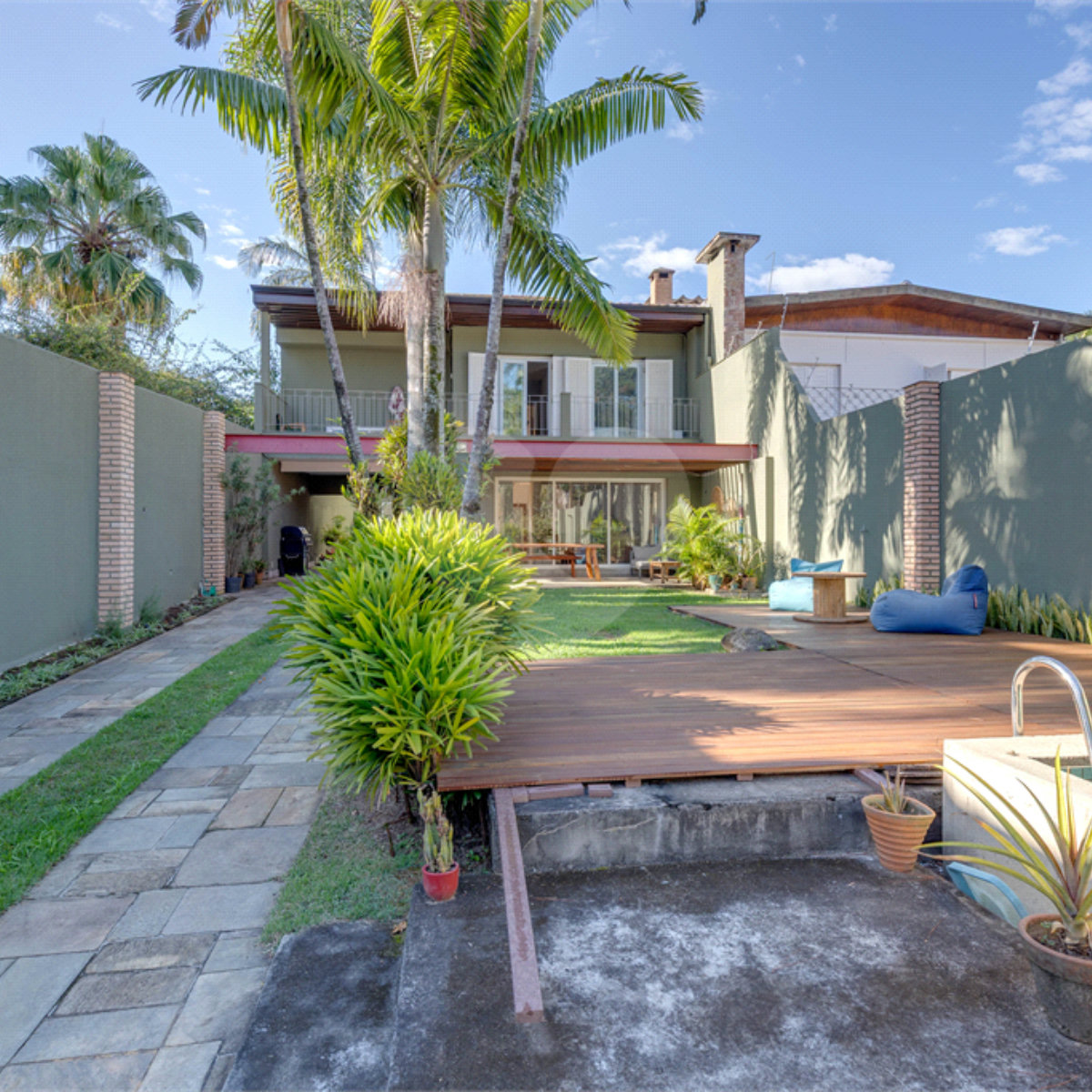 Casa à venda com 4 quartos, sendo 2 suítes,  em Alto da Boa Vista, São Paulo, SP