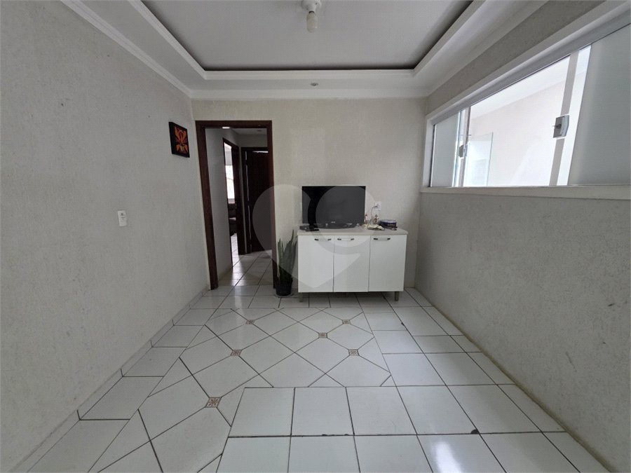 Casa térrea à venda no Douradinho com 2 quartos e edícula com mais dois quartos e 2 banheiros.