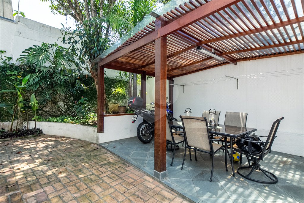 Casa à venda com 4 quartos, sendo 2 suítes,  em Interlagos, São Paulo, SP