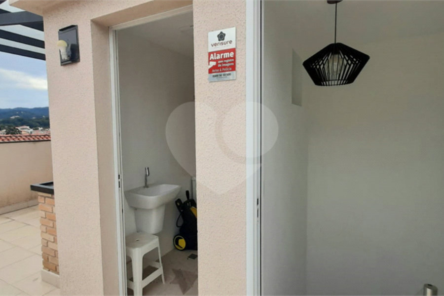 Casa à venda com 3 quartos, sendo 1 suíte, no condomínio Residencial Gran Veiga, São Paulo - SP